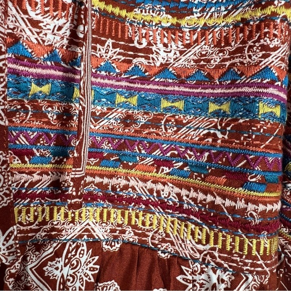 SAVANNA JANE Plus size 1X Bohemain Embroidered Flowy Top - Picture 4 of 8